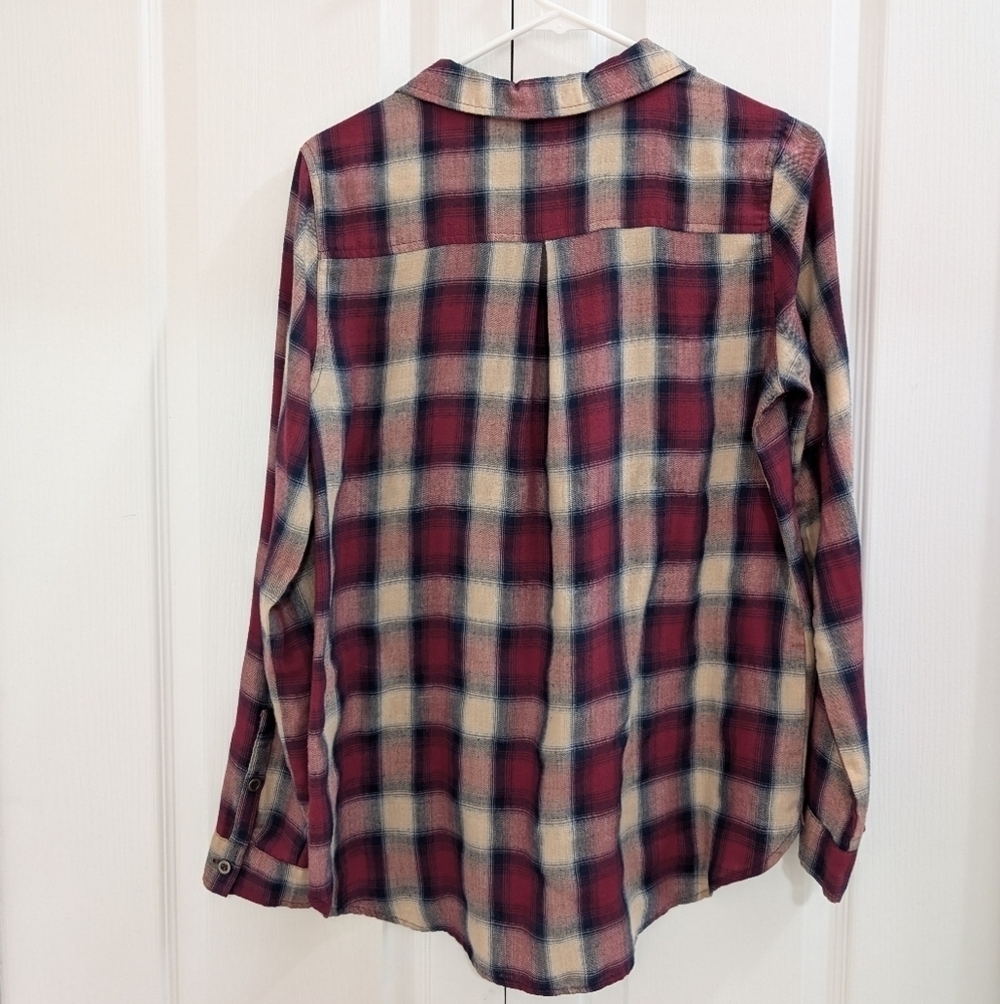 Hem & Thread Plaid Button-Down Top - Picture 2 of 6